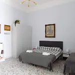 Treehouse شقة باري